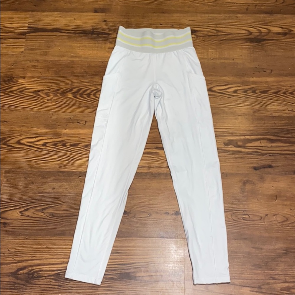American eagle leggings **has pockets**